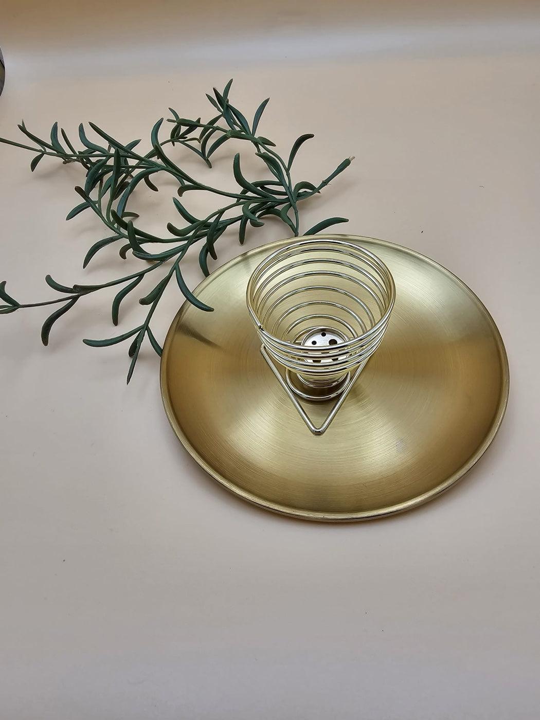 Halter für Räucherstäbchen in Gold