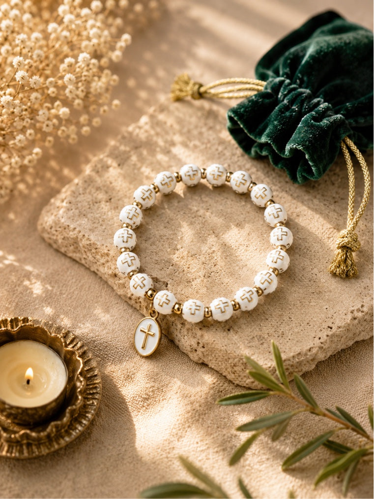 Gesegnetes Armband mit weißen Kugeln & goldenen Kreuzen – Schutz, Hoffnung &amp; Eleganz ✨