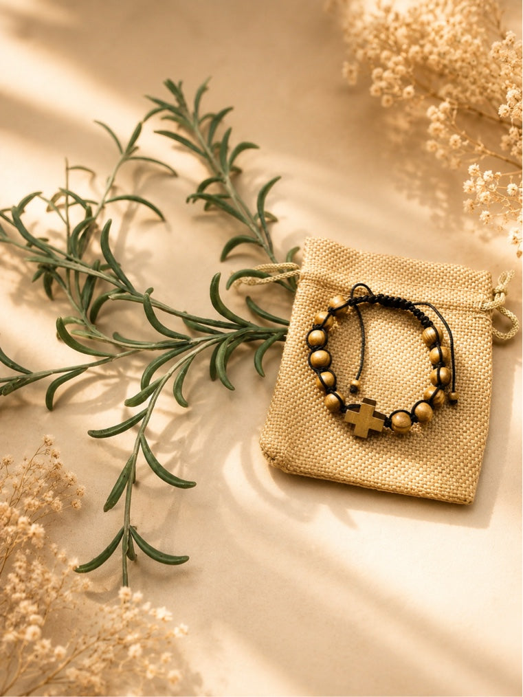 Armband aus Holzkugeln mit Kreuz-Kraft der Natur 🤎